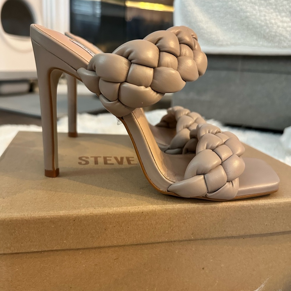 Taupe Steve Madden high heels “Kenley” 8.5, never used.